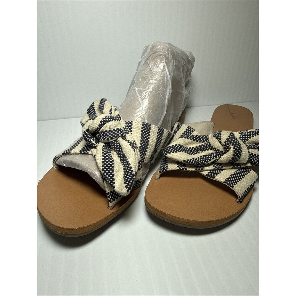 A New Day Blue Beige Bow Sandals 8